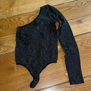 Super comfy sparkly one sleeve
